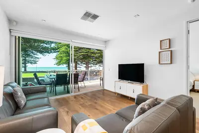 Image de Coastal Beachfront Luxury at The Breeze