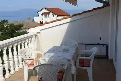 Image de Appartement d'une chambre avec la terrasse et la vue sur le mer Omisalj, Krk (A-22474-b)