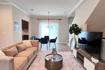 Image de Luxury 2b/2. 5b Minutes from Old Town Pasadena
