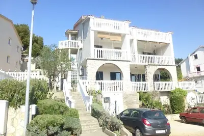 Image de Appartement d'une chambre avec la terrasse et la vue sur le mer Omisalj, Krk (A-22982-a)