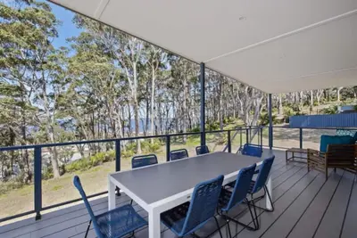 Image de 3-Bed Coastal Getaway with Direct Beach Access