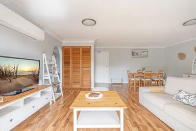 Image de Lovely 2-Bed by Oxenham Park, Transport & Shops