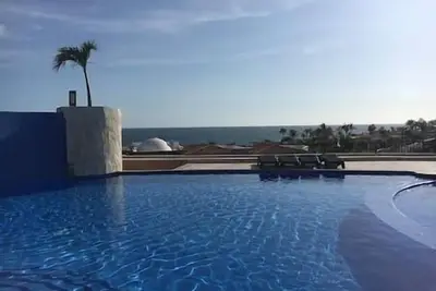 Image de 1 Bedroom, 2 Beds, Sleeps 4, On Marina-Great Views