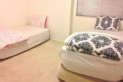 Image de Clean and Comfortable Master Suite