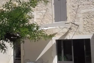 Image de mas de ville avec piscine, proche Pont du Gard, 6 couchages, climatisation