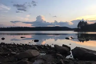 Image de Schwedisches Bauernhaus in Lappland Umgeben von Seen und Natur