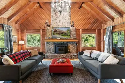 Image de Mountaintop Cabin w/ Poolside Sunsets!