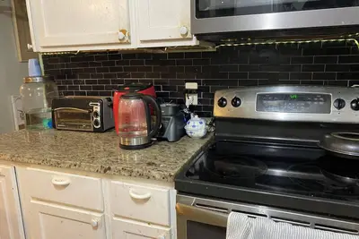 Image de Romantic downtown home 10 minutes from the beach
