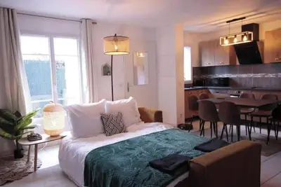 Image de Maison/7 minDisney/Netflix/Terrasse