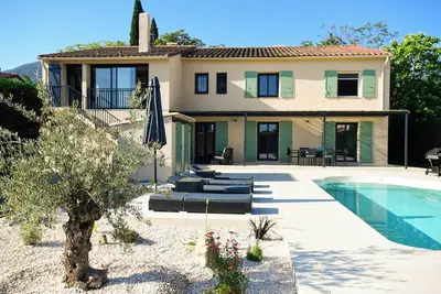 Image de Superbe Villa entièrement rénovée - Idéale pour les Familles!