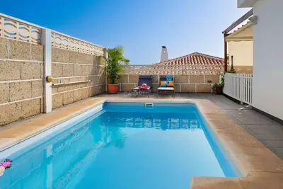 Image de Charmante Maison La Marieta: Logement Lumineux avec Piscine Privée