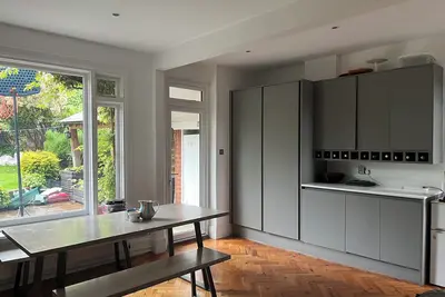 Image de Beautiful 6 bedroom Edwardian bright family home based in Winchmore Hill