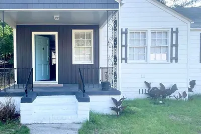 Image de Lovely home away from home family friendly and 3 minutes from Macon amphitheater