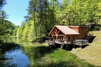 Image de Spirit Lake Manor | Lakeside | Private | Hot Tub