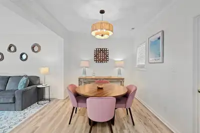 Image de Cozy Downtown Boho Retreat - Sleeps 10!