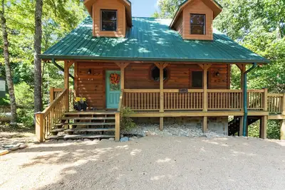 Image de Enjoy this beautiful cabin and have a wonderful evening in the hot-tub!