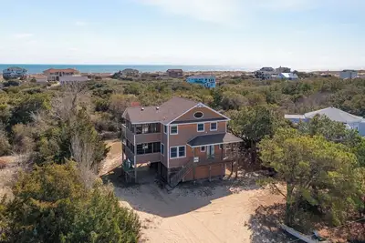 Image de Vacation among the wild horses at this beautiful Carova beach house! 4x4 Require