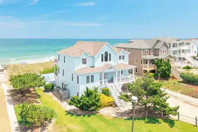 Image de Beautiful oceanfront home in Duck with gorgeous views!