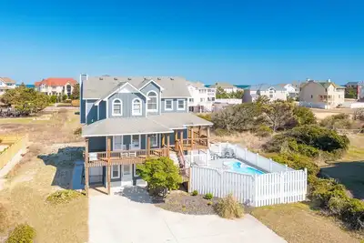 Well-appointed Corolla beach house, just steps from the beach!