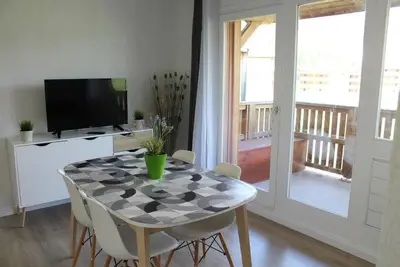 Image de 200m du centre station, 5ème étage, vue montagne, balcon, télévision, casier à ski, 32m²