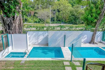 Image de Inviting home near the beach with pool, balcony, patio, washer\/dryer & free WiFi