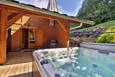 Image de Chalet, wifi, terrasse, cheminée ou poêle à bois, parking, télévision, casier à ski, 160m², Les Gets