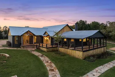 Image de Main Cabin - The Hendo