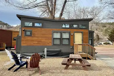 Image de The Salida - Large Tiny Home Sleeping 5 in Co Rocky Mtns