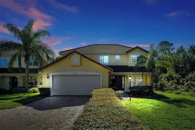 Image de ⛱ 5 Bed Lake Wilson - South Facing Pool - Overlooking Conservation and Woodland