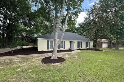 Image de New! Comfort and Space in Midtown - The Holly House