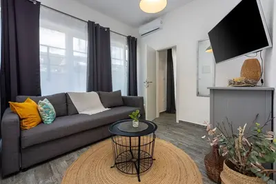 Image de Appartement moderne avec WiFi, climatisation, 850 mètres de la plage