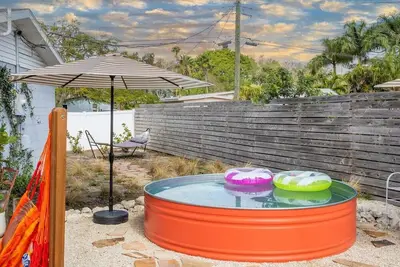 Image de ArtHouse · Art Inspired Dream Home + Pool + Beaches + Srq