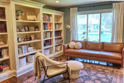Image de Luxurious, comfortable pool home in Buffalo, minutes from Niagara Falls