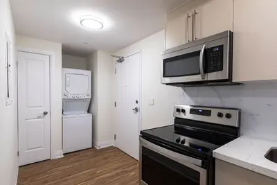 Image de Entire Two Bedroom Apartment With Ensuite Laundry at Center of Waterloo