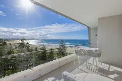 Image de Miles at Kirra Beach Unit 907 Luxury beachfront Unit with Ocean views and Wi-Fi Inc.