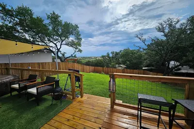 Image de \"Keep it Zen\" is the vibe! \nSleeps 8/10 - Hot Tub.