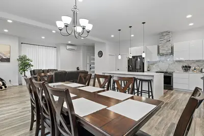 Image de Radiant Auburn Retreat