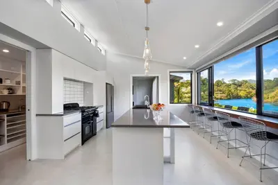 Image de Base: 6 Extra: $40<br>23 Stevenson Way