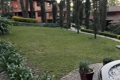 Image de Tulipán Cabaña 100% de Lujo con Hermosos Jardines y Fuentes Iluminadas