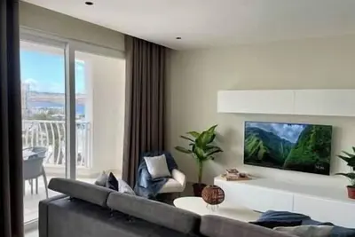 Image de 2br Bugibba Seafront Lux Apartment