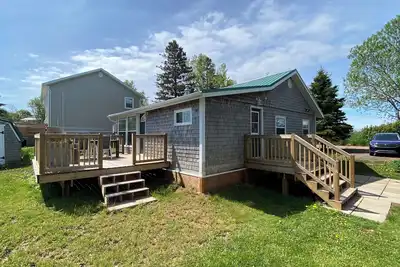Cozy, pet-friendly cottage sleeps up to 5 guests