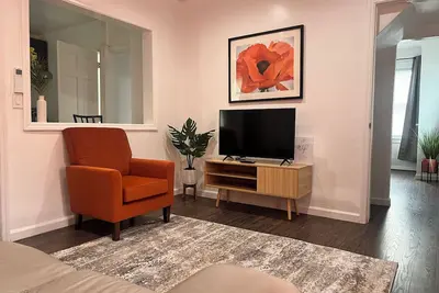 Image de Downtown NewRo Chic Retreat - 3 chambres à 30 min de New York