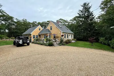 Image de Entire Renovated Home w\/ Jeep Wrangler, Near Town, Private