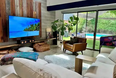 Image de Lux Resort Style Modern Home - 3500 Sq Ft - Pool