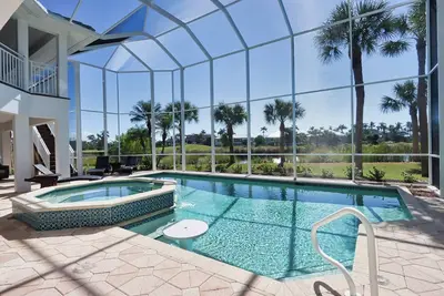 Image de Exquisite river-view home with heated pool and spa in the expansive lanai