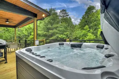 Image de Cozy, modern vibes plus a hot tub! - Casa Moderne