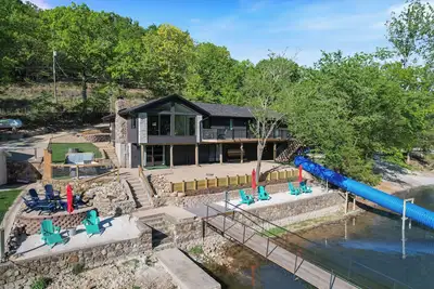 Image de Firepit, Hot Tub, Kayak, Games In & Out, Spacious