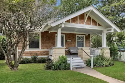 Image de Heavenly Craftsman Just minutes to beaches, vineyards, ferries and Greenport!