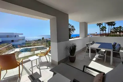 Image de Appartement moderne avec de vues sur la Méditerran
