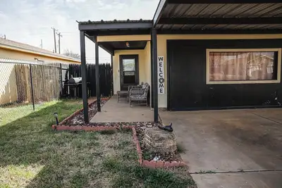 Image de Spacious 4-bedroom Red Raider themed house with Ac and WiFi in fantastic Lubbock
